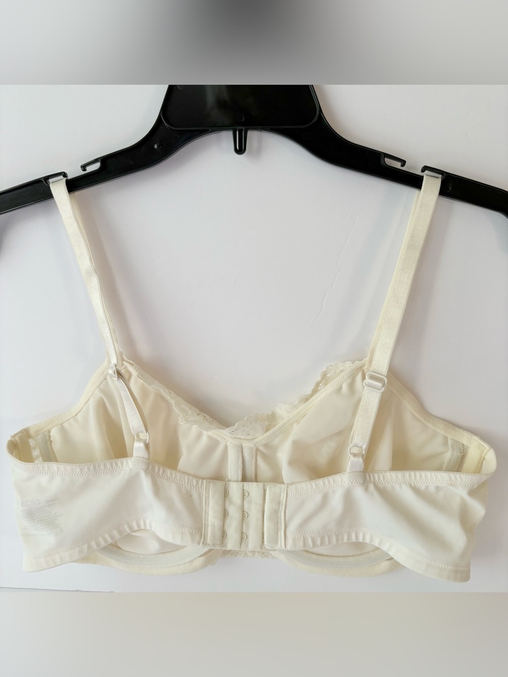 Olga Off White Pretty Lace Unlined Cami Underwire Bra - Picture 3 of 6
